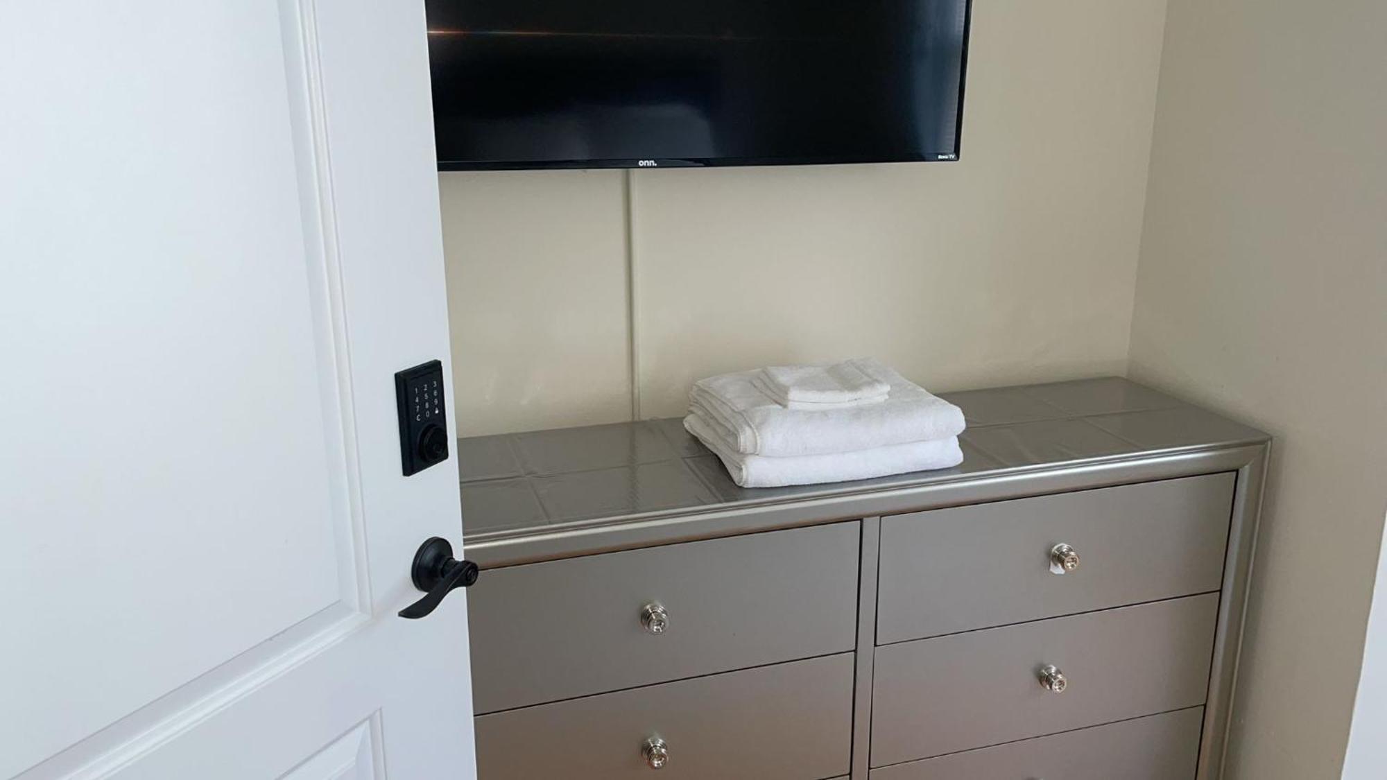 Ooohlala! 2 Beds And 2 Full Baths W/Free Parking Apartment Newark Luaran gambar